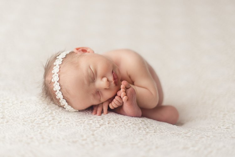 Newborn images display to attract potential customers